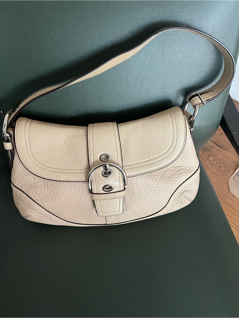 COACH vintage Classic Cream Leather medium soho F10910